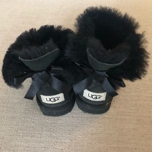 Girls uggs in used condition, just need wipe down